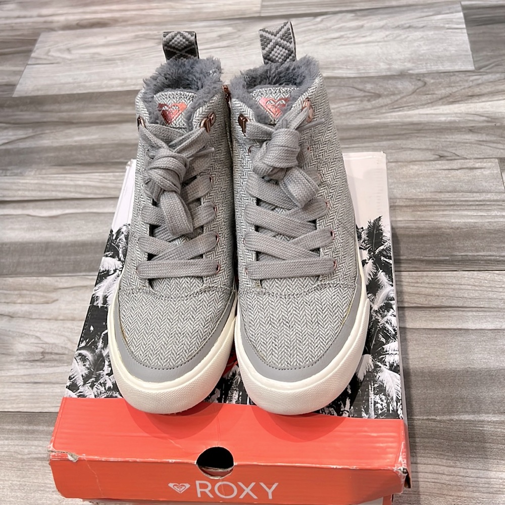 Cute Roxy Gray Ivan Fur Mid-top Side Zip Boots in Size 6